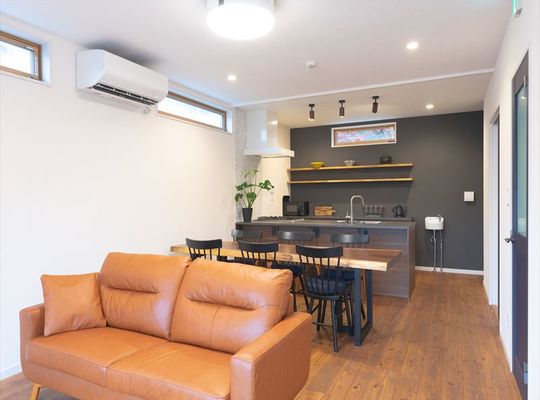 Spacious living room